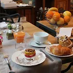 Elyane Bed & Breakfast 4*
